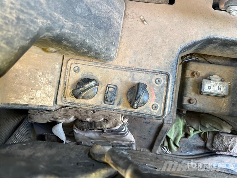 Takeuchi TL12 لوادر انزلاقية التوجيه