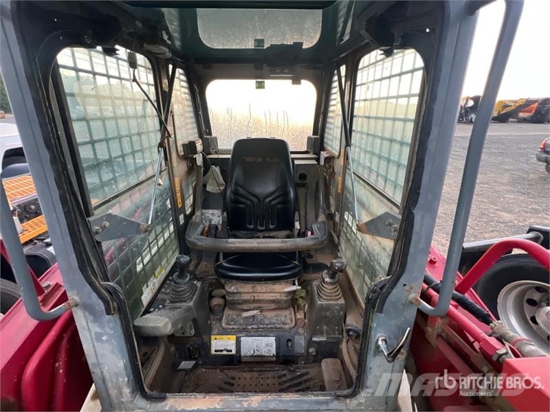 Takeuchi TL12 لوادر انزلاقية التوجيه