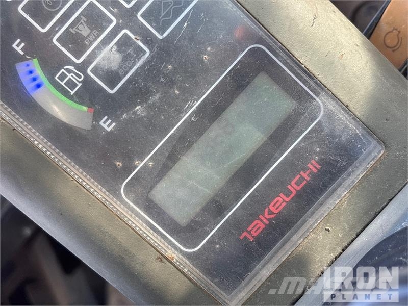 Takeuchi TL12 滑移轉向裝載機