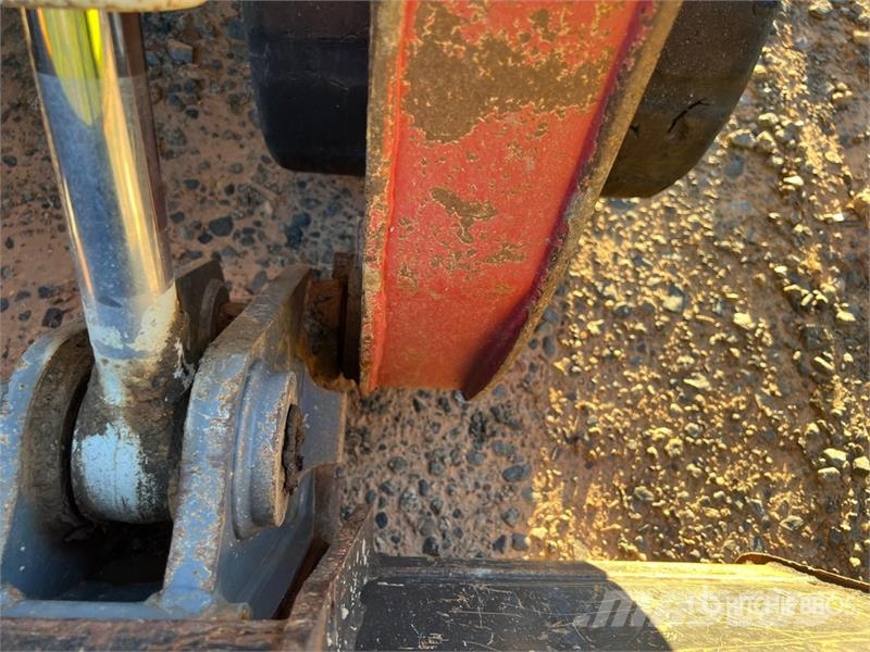 Takeuchi TL12 لوادر انزلاقية التوجيه