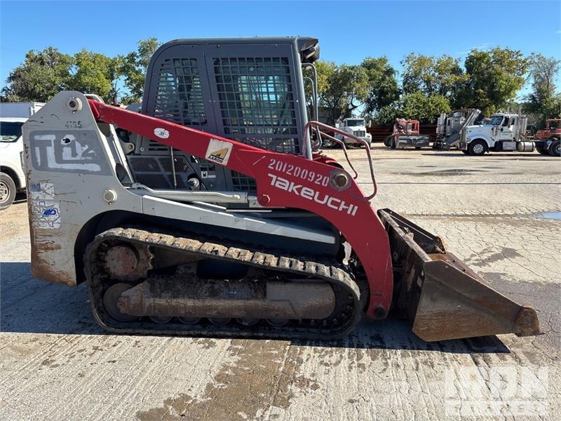Takeuchi TL12 滑移轉向裝載機