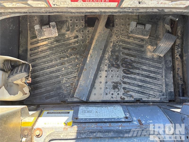 Takeuchi TL12 滑移轉向裝載機