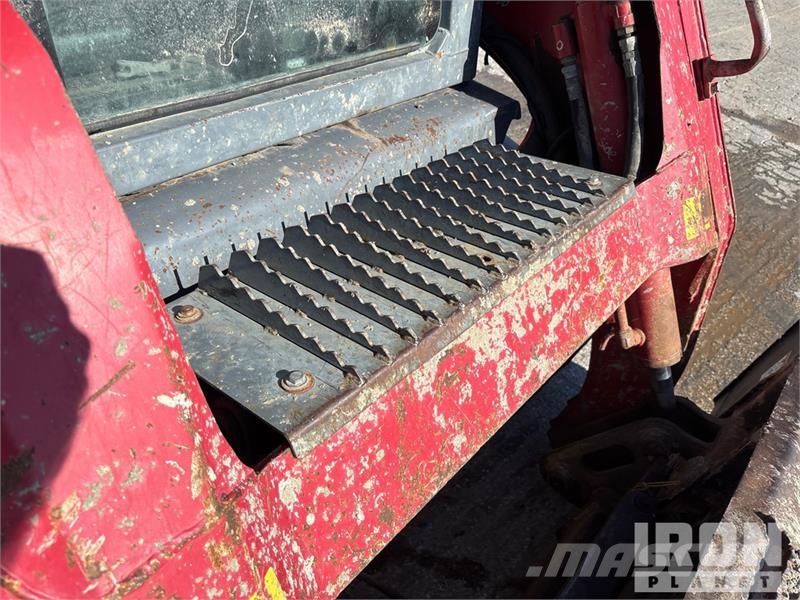 Takeuchi TL12 滑移轉向裝載機