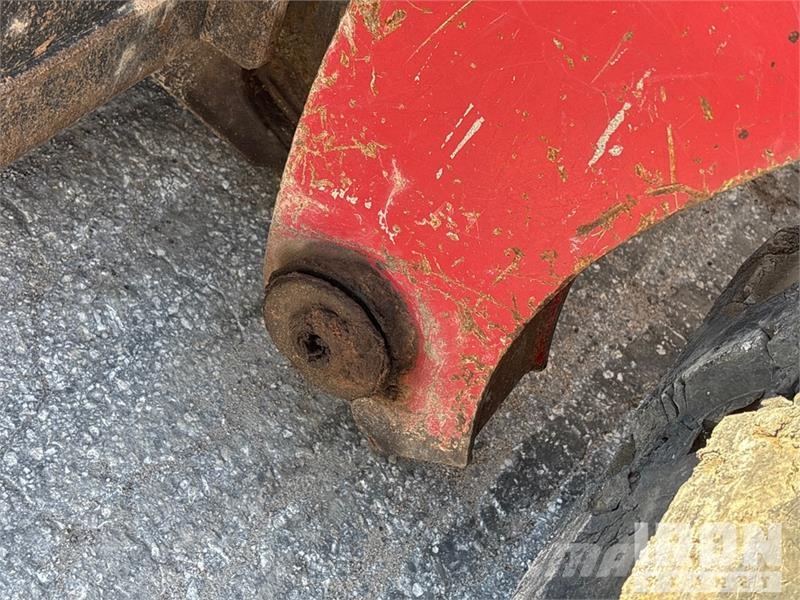 Takeuchi TL12 滑移轉向裝載機
