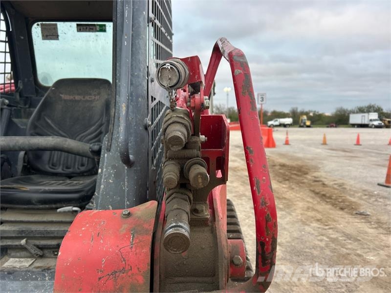 Takeuchi TL12R2 Two-Speed Compact Track Loader (Inoperable) لوادر انزلاقية التوجيه