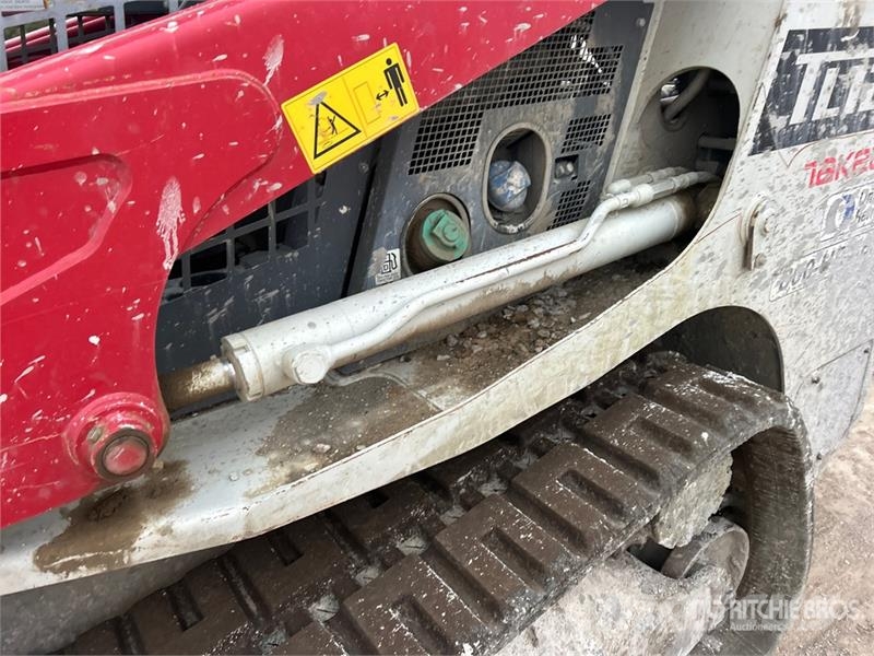 Takeuchi TL12R2 Two-Speed Compact Track Loader (Inoperable) لوادر انزلاقية التوجيه
