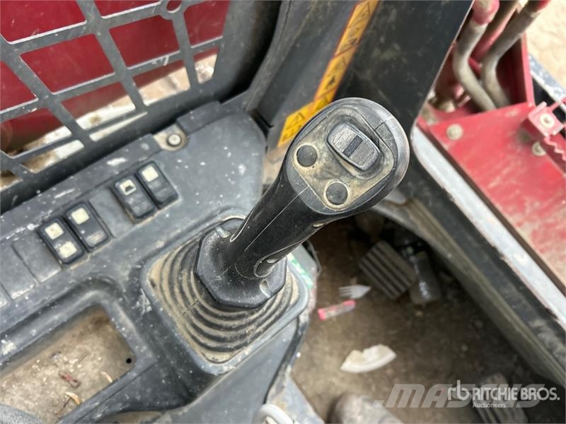 Takeuchi TL12R2 Two-Speed Compact Track Loader (Inoperable) لوادر انزلاقية التوجيه