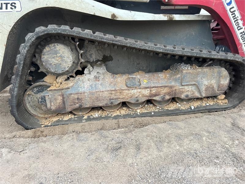Takeuchi TL12R2 Two-Speed Compact Track Loader (Inoperable) لوادر انزلاقية التوجيه