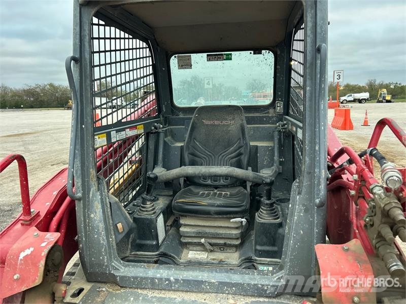 Takeuchi TL12R2 Two-Speed Compact Track Loader (Inoperable) لوادر انزلاقية التوجيه