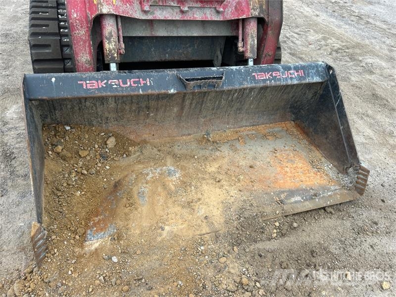 Takeuchi TL12R2 Two-Speed Compact Track Loader (Inoperable) لوادر انزلاقية التوجيه
