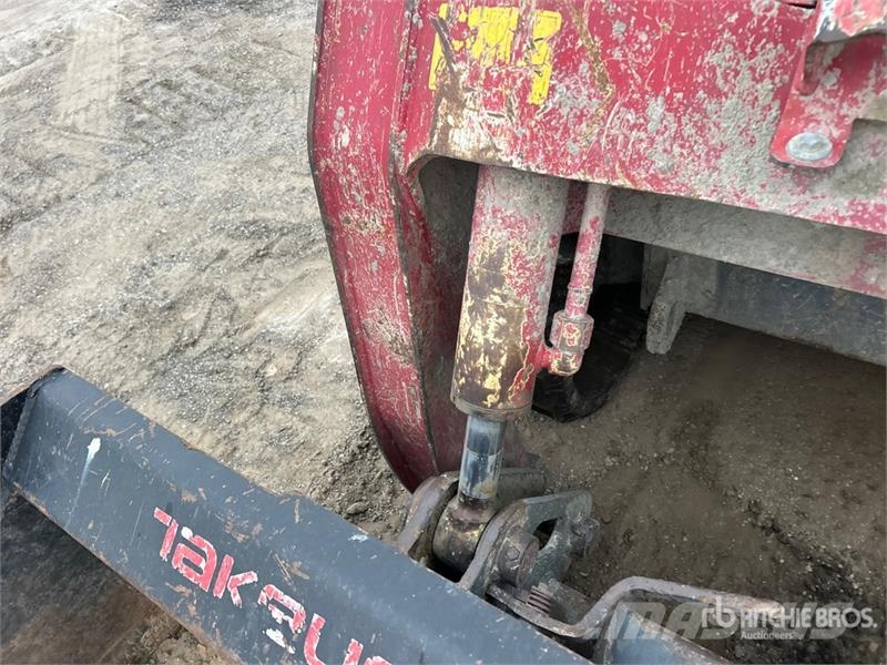 Takeuchi TL12R2 Two-Speed Compact Track Loader (Inoperable) لوادر انزلاقية التوجيه