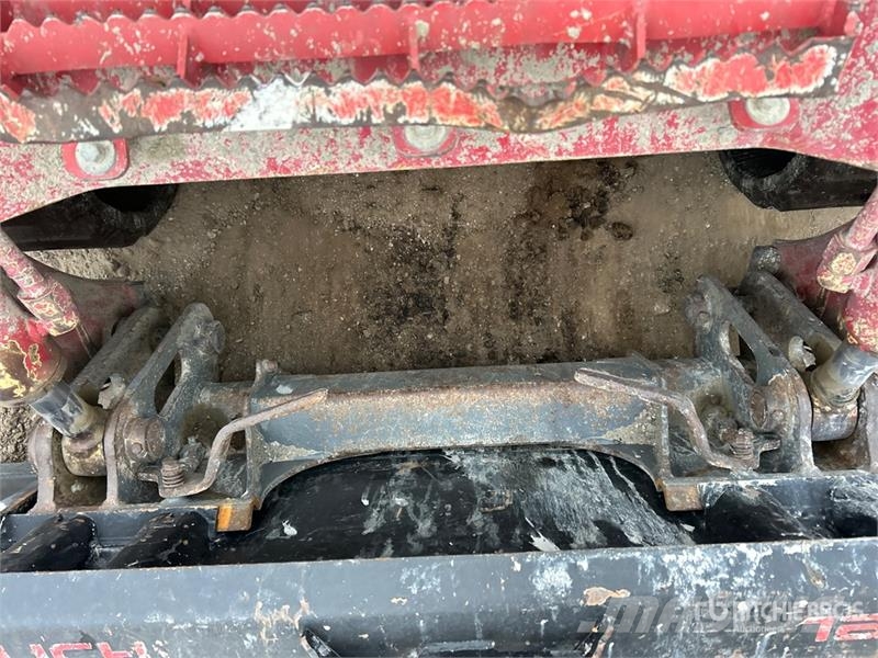 Takeuchi TL12R2 Two-Speed Compact Track Loader (Inoperable) لوادر انزلاقية التوجيه