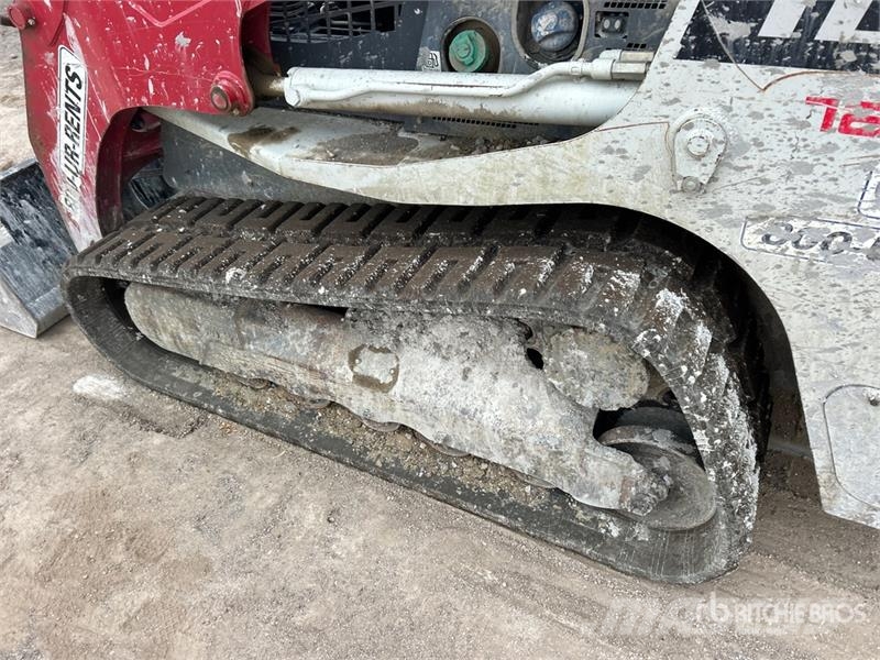 Takeuchi TL12R2 Two-Speed Compact Track Loader (Inoperable) لوادر انزلاقية التوجيه