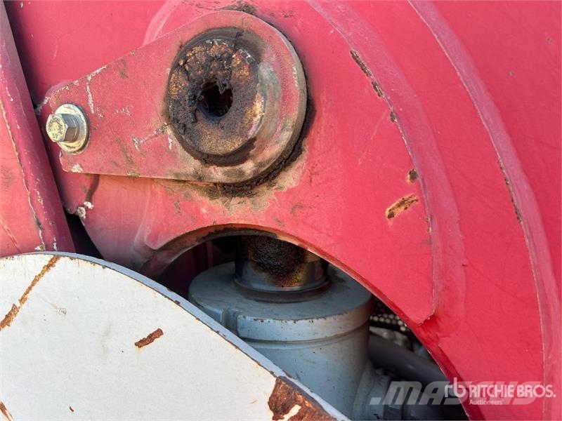Takeuchi TL12V2 لوادر انزلاقية التوجيه