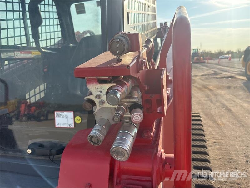 Takeuchi TL12V2 Skid steer loaders