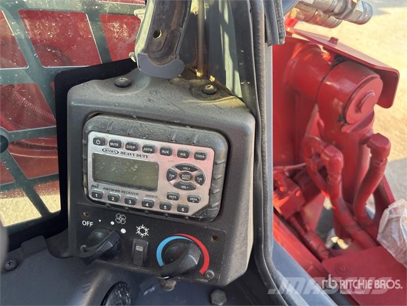 Takeuchi TL12V2 Skid steer loaders