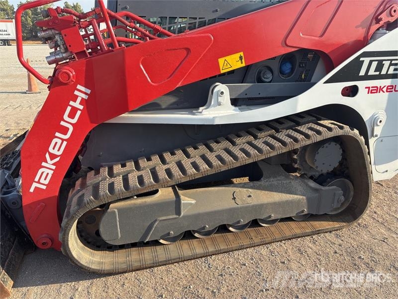 Takeuchi TL12V2 Skid steer loaders