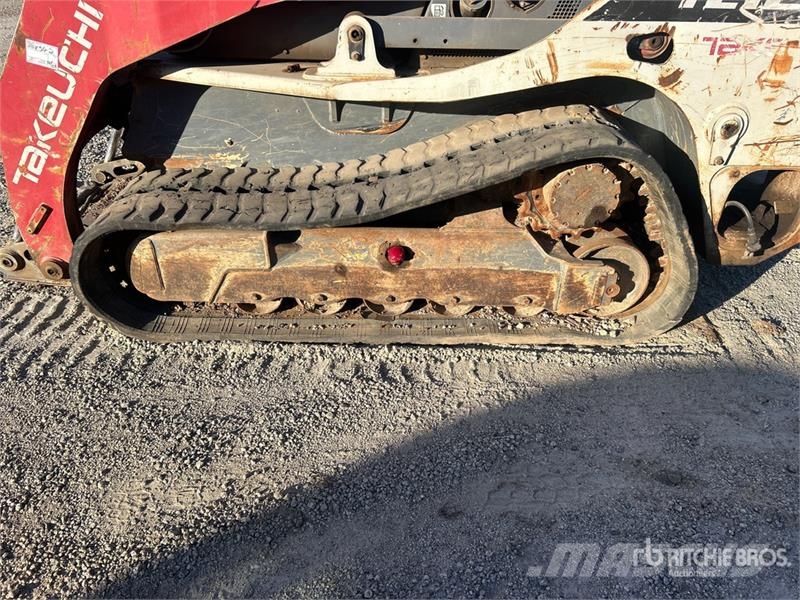 Takeuchi TL12V2 لوادر انزلاقية التوجيه
