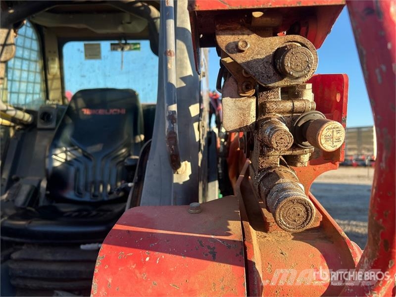 Takeuchi TL12V2 Skid steer mini nakladalci