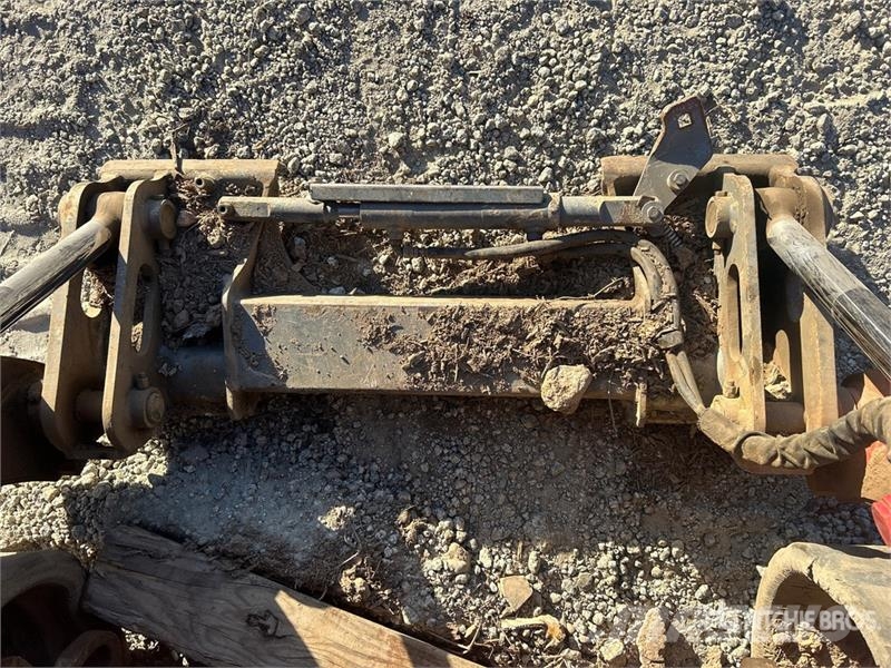 Takeuchi TL12V2 لوادر انزلاقية التوجيه