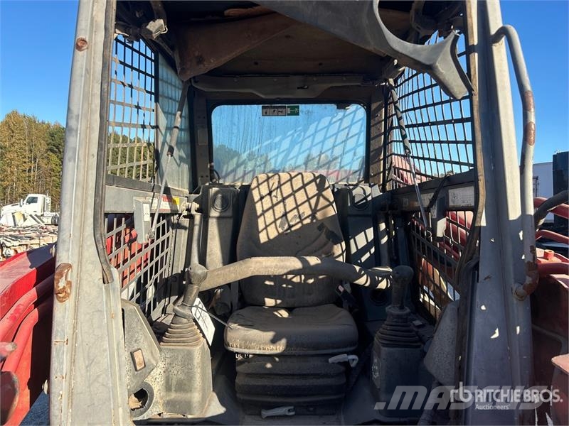 Takeuchi TL12V2 لوادر انزلاقية التوجيه