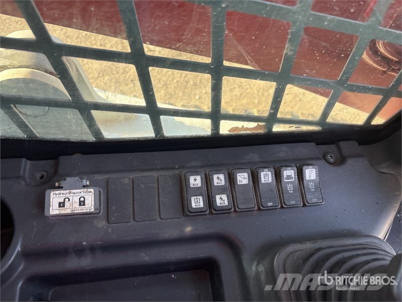 Takeuchi TL12V2 Skid steer loaders