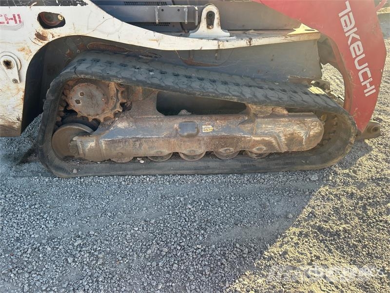 Takeuchi TL12V2 لوادر انزلاقية التوجيه