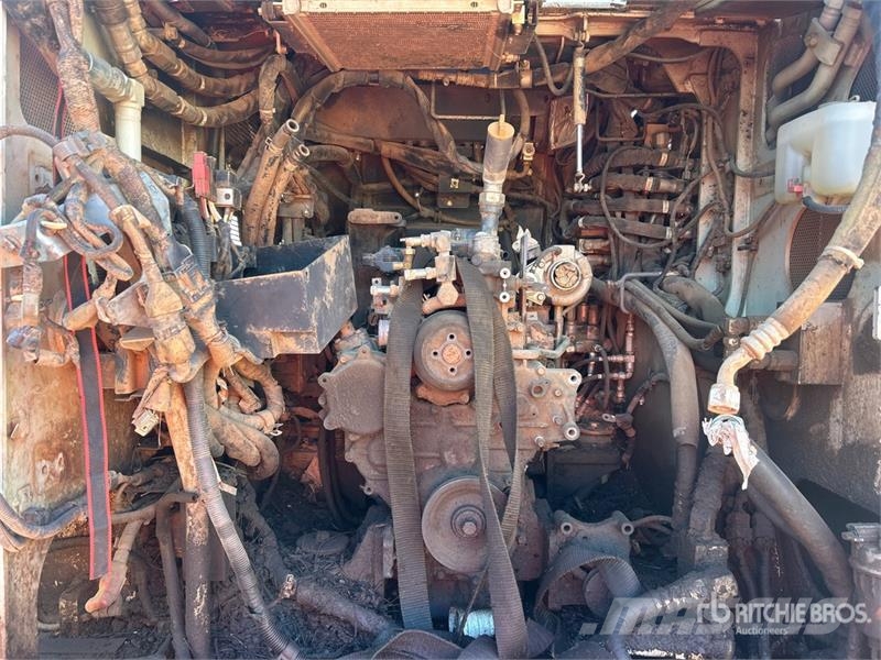 Takeuchi TL12V2 لوادر انزلاقية التوجيه