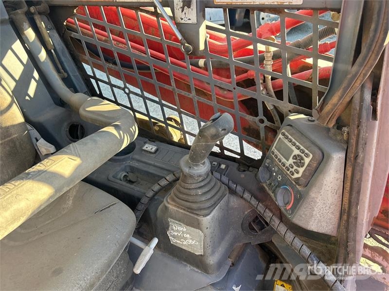 Takeuchi TL12V2 لوادر انزلاقية التوجيه