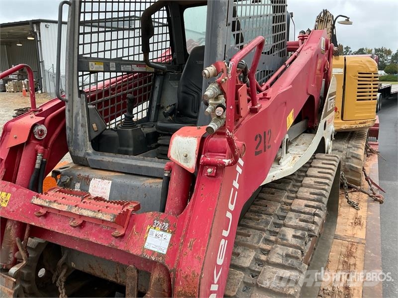 Takeuchi TL12V2 لوادر انزلاقية التوجيه