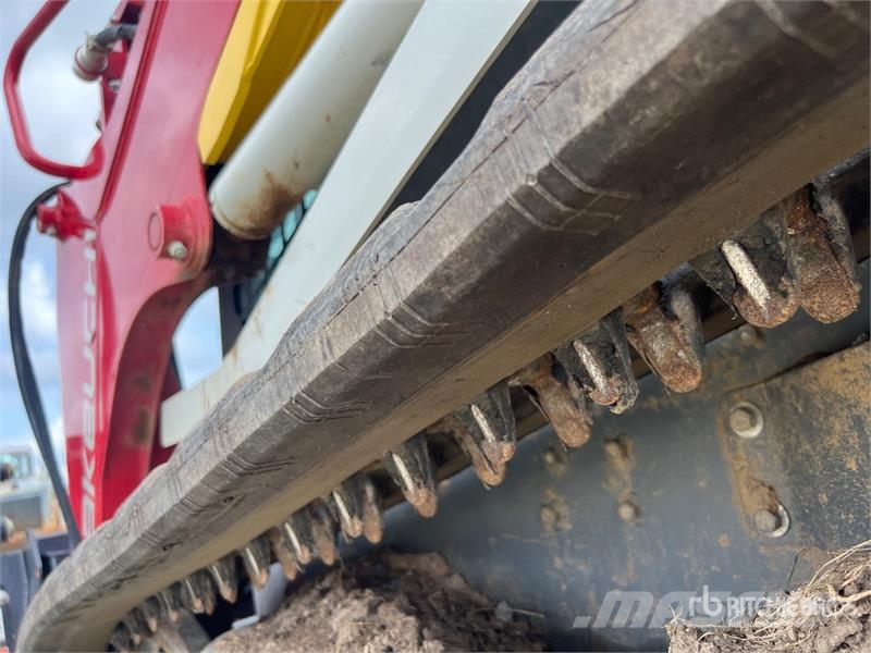 Takeuchi TL6R Compact Track Loader لوادر انزلاقية التوجيه