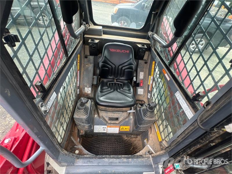 Takeuchi TL6R Compact Track Loader لوادر انزلاقية التوجيه