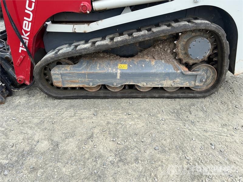 Takeuchi TL6R Compact Track Loader لوادر انزلاقية التوجيه