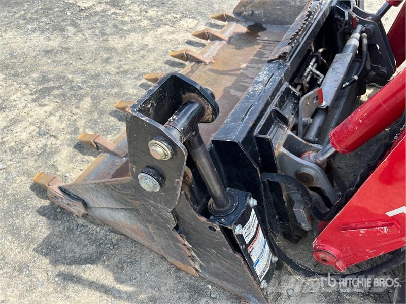Takeuchi TL6R Compact Track Loader لوادر انزلاقية التوجيه