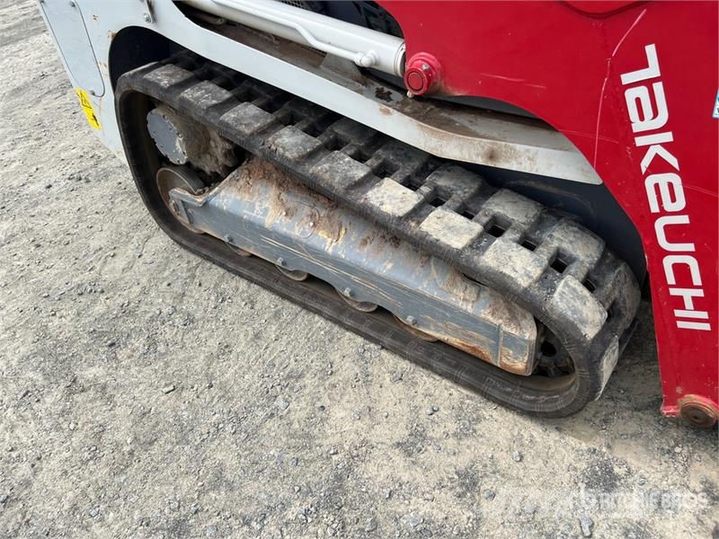 Takeuchi TL6R Compact Track Loader لوادر انزلاقية التوجيه