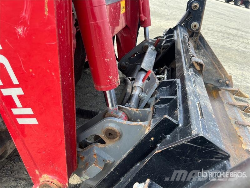 Takeuchi TL6R Compact Track Loader لوادر انزلاقية التوجيه