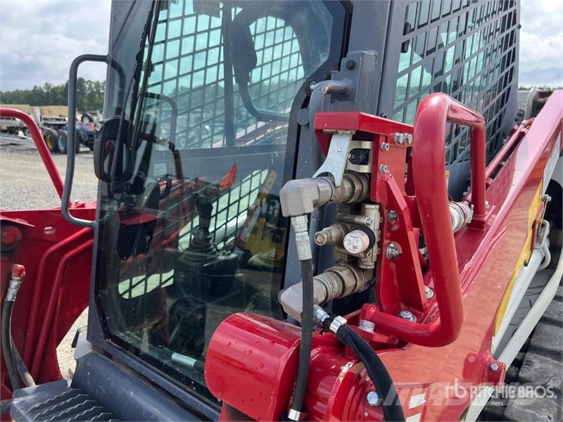 Takeuchi TL6R Compact Track Loader لوادر انزلاقية التوجيه
