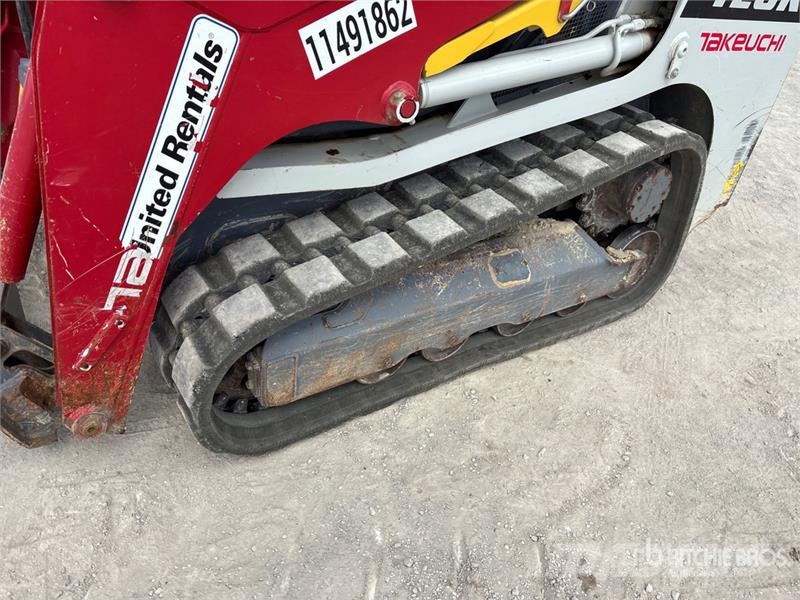 Takeuchi TL6R High Flow Compact Track Loader (Inoperable) لوادر انزلاقية التوجيه
