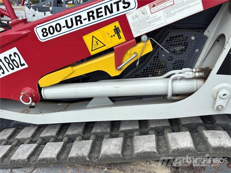 Takeuchi TL6R High Flow Compact Track Loader (Inoperable) لوادر انزلاقية التوجيه