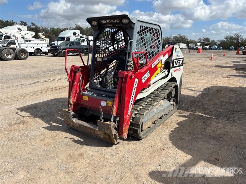 Takeuchi TL6R High Flow Compact Track Loader (Inoperable) لوادر انزلاقية التوجيه