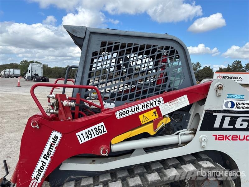 Takeuchi TL6R High Flow Compact Track Loader (Inoperable) لوادر انزلاقية التوجيه