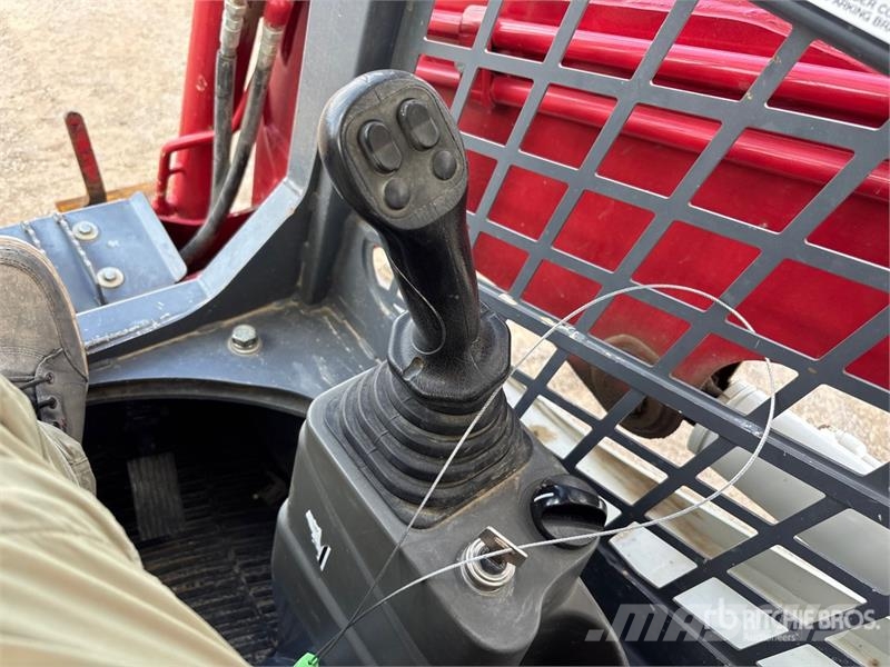 Takeuchi TL6R High Flow Compact Track Loader (Inoperable) لوادر انزلاقية التوجيه