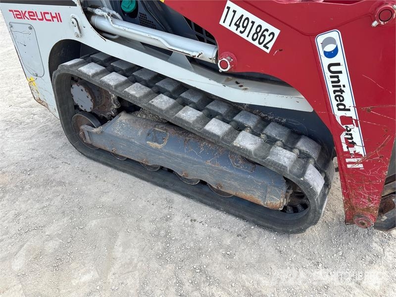 Takeuchi TL6R High Flow Compact Track Loader (Inoperable) لوادر انزلاقية التوجيه