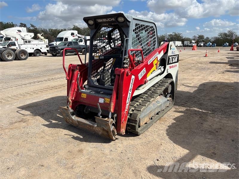 Takeuchi TL6R High Flow Compact Track Loader (Inoperable) لوادر انزلاقية التوجيه