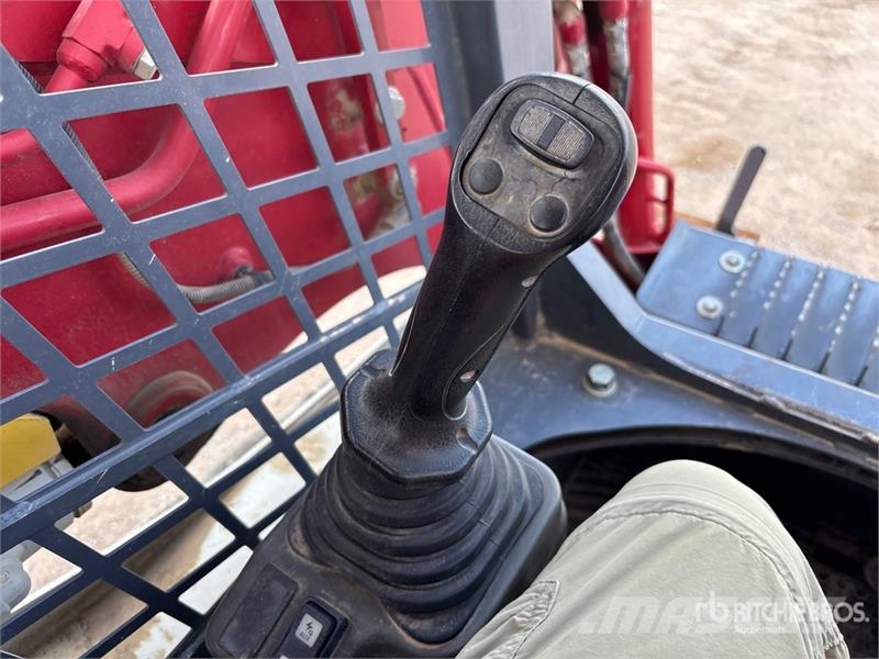 Takeuchi TL6R High Flow Compact Track Loader (Inoperable) لوادر انزلاقية التوجيه