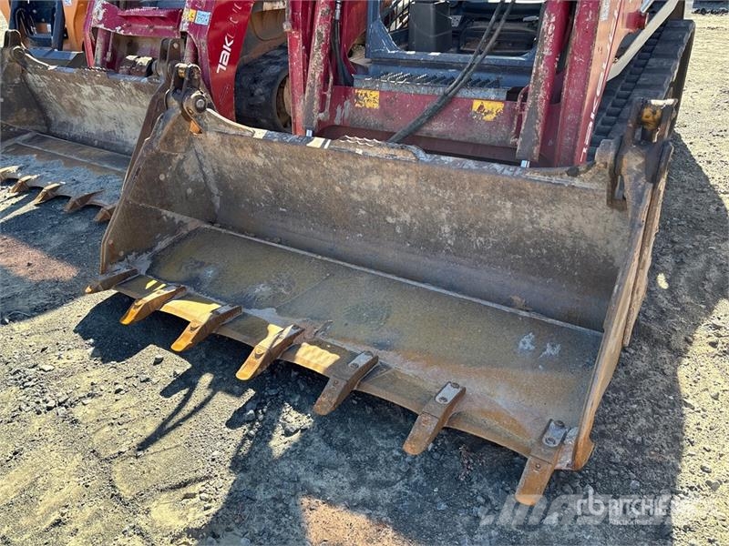 Takeuchi TL6R Two-Speed Compact Track Loader لوادر انزلاقية التوجيه