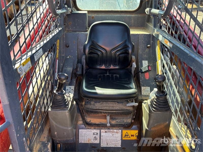 Takeuchi TL6R Two-Speed Compact Track Loader لوادر انزلاقية التوجيه