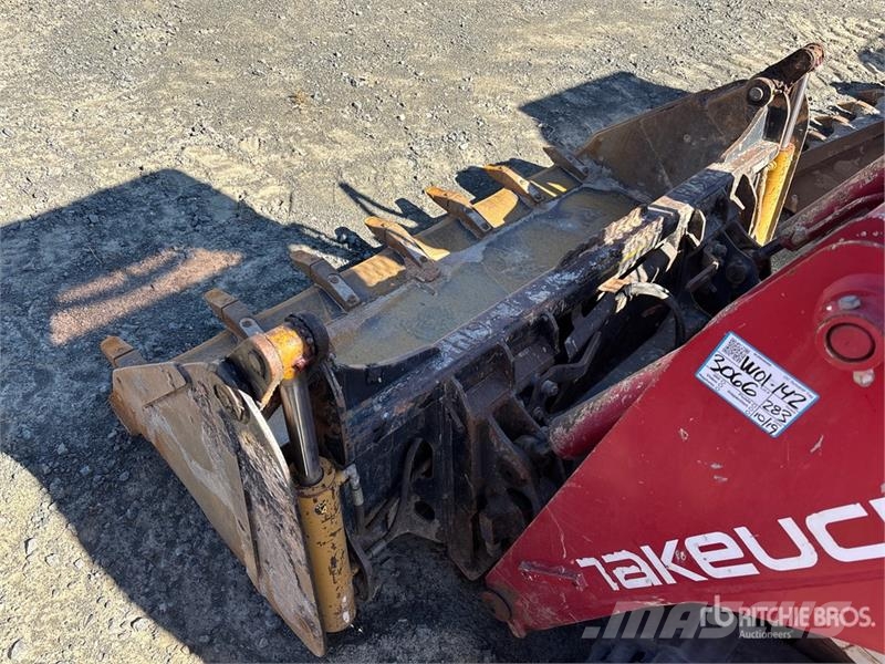 Takeuchi TL6R Two-Speed Compact Track Loader لوادر انزلاقية التوجيه