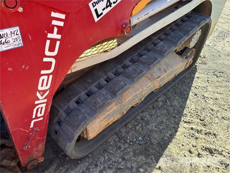 Takeuchi TL6R Two-Speed Compact Track Loader لوادر انزلاقية التوجيه