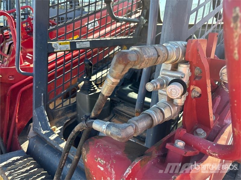 Takeuchi TL6R Two-Speed Compact Track Loader لوادر انزلاقية التوجيه